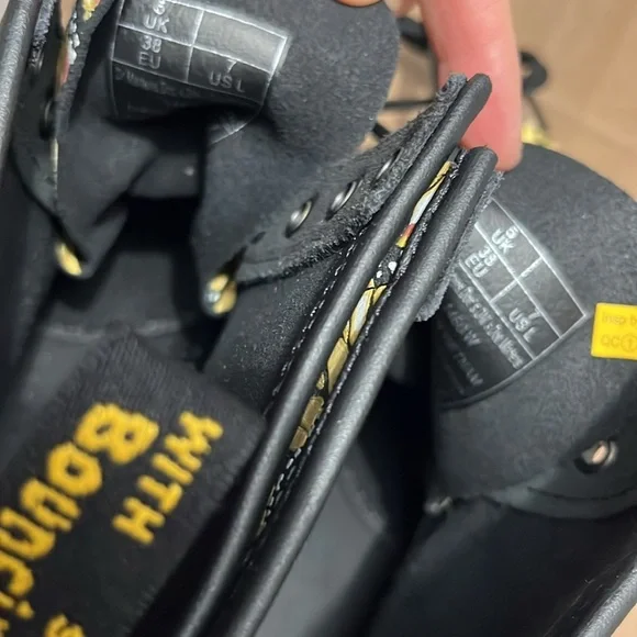 Dr Martens 1460 Butterfly Print Suede Lace-Up Boots Size 7 NWT - Picture 15 of 15